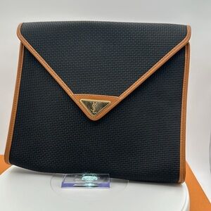 VINTAGE YVES SAINT-LAURENT SAC À MAIN ou pochette, en cuir tressé noir et lise